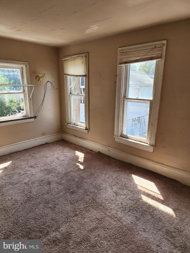 351 Union Aly, Pottstown, PA 19464 - photo 5