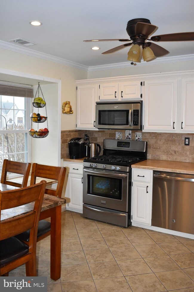 421 Snowflake Cir, Norristown, PA 19403 - photo 6