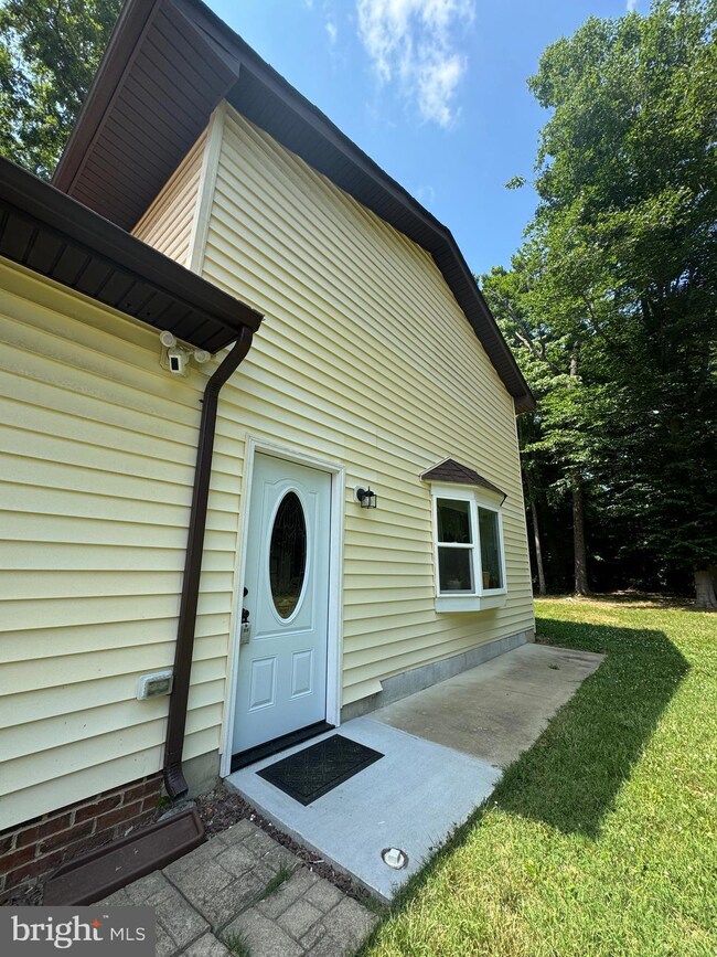 8612 Creek Ct, White Plains, MD 20695 - photo 2