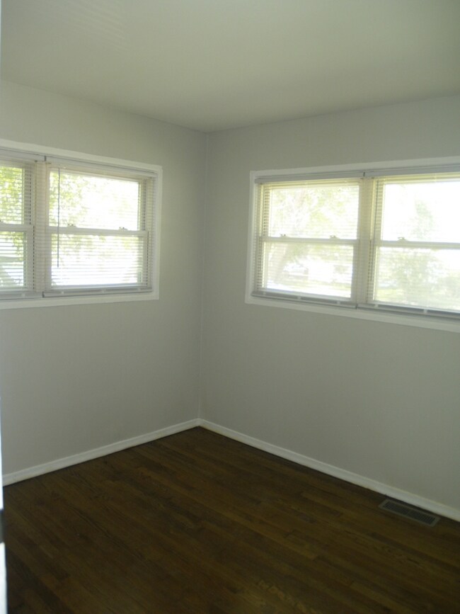 22437 Strassburg Ave, Sauk Village, IL 60411 - photo 7