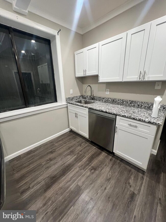 430 Macdade Blvd unit 3, Darby, PA 19023 - photo 7