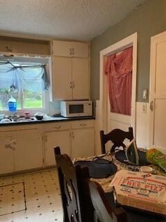 1107 S Howeth St, Gainesville, TX 76240 - photo 6