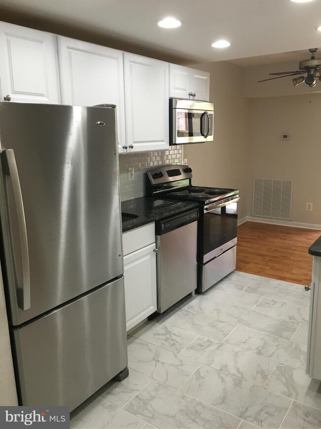 11603 Stoneview Square unit 2B, Reston, VA 20191 - photo 5