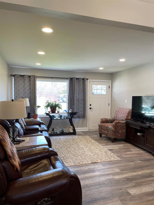 834 S Cline Ave, Griffith, IN 46319 - photo 2