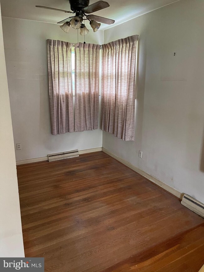 6726 Duke Dr, Alexandria, VA 22307 - photo 3