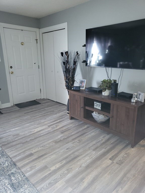 89 Collins St, Chicopee, MA 01022 - photo 5