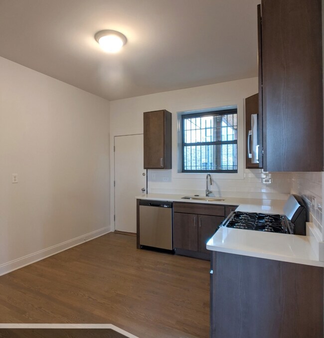 3401 W Fullerton Ave unit 2, Chicago, IL 60647 - photo 5