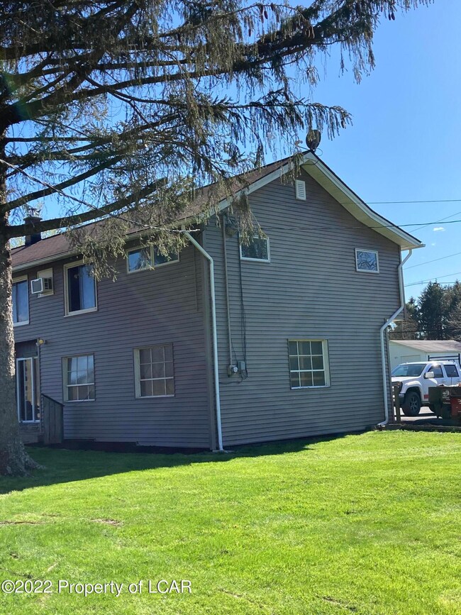 22 Smiths Pond Rd, Dallas, PA 18612 - photo 4