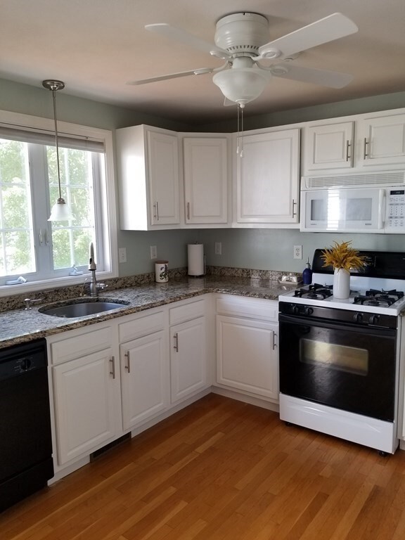 15 Meghan Ln unit 30, Dracut, MA 01826 - photo 2