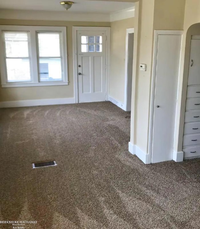 17030 Waterloo St, Grosse Pointe, MI 48230 - photo 4