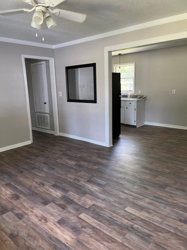 402 Regal Dr, Tunnel Hill, GA 30755 - photo 4