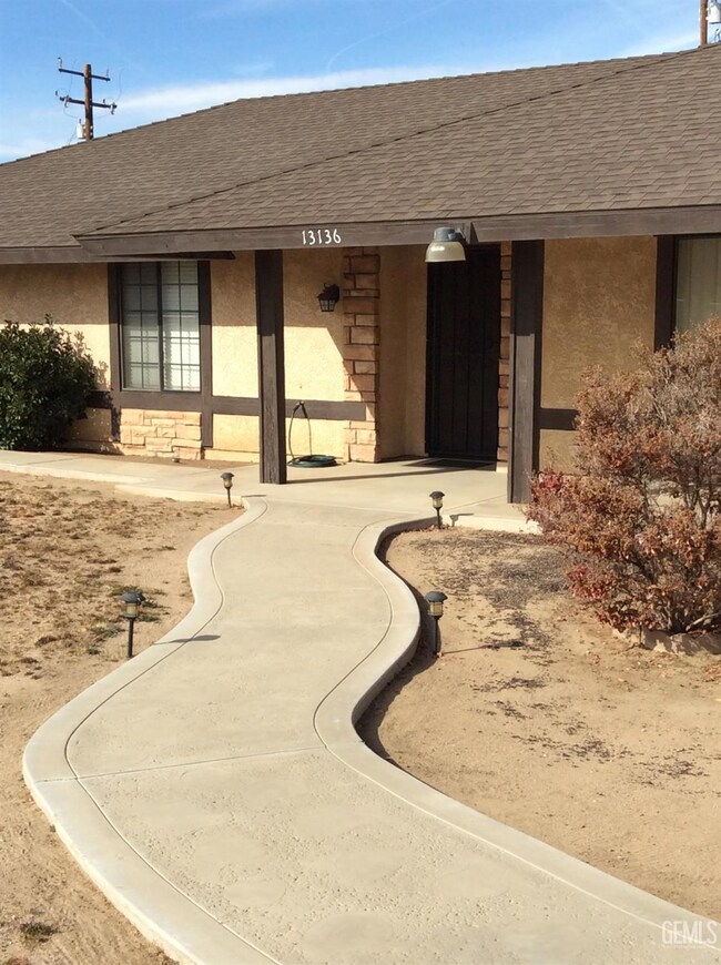 13136 El Rio Rd, Victorville, CA 92392 - photo 3