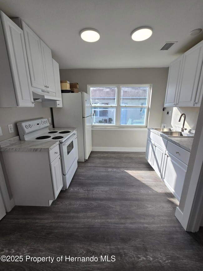 773 NE 9th St unit L, Crystal River, FL 34428 - photo 4