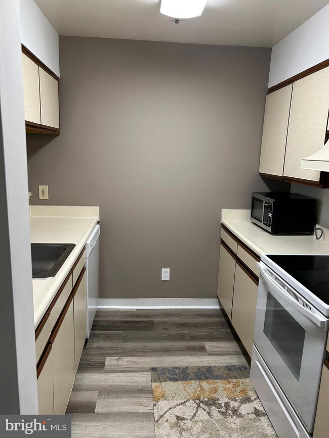 4922 Columbia Rd unit 7, Columbia, MD 21044 - photo 6