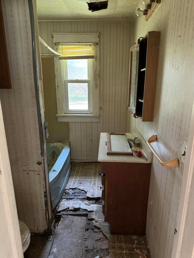 218 N Walnut St, Commerce, OK 74339 - photo 7