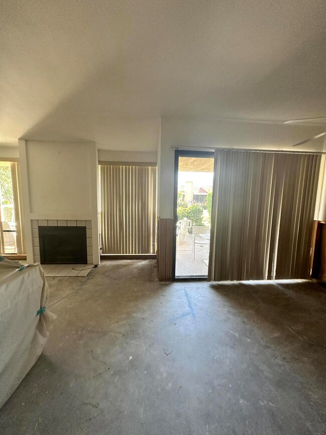 FRONT ROOM