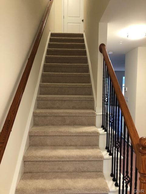 4262 Roosevelt St, Whitehall, PA 18052 - photo 3