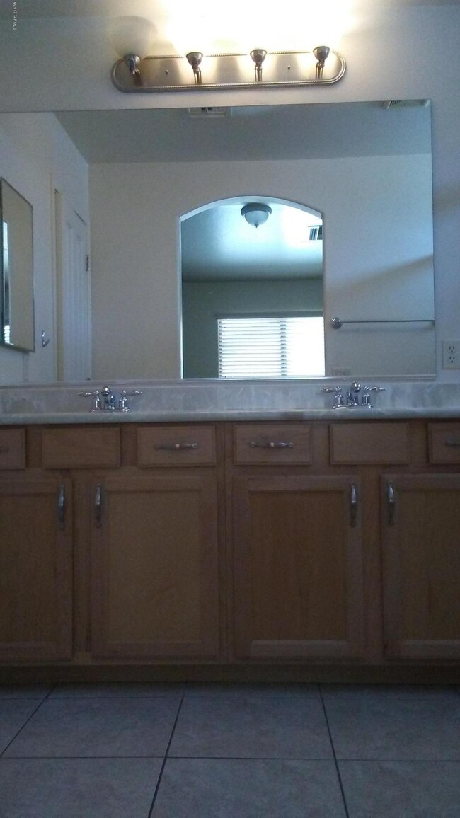 Master Dual Vanity