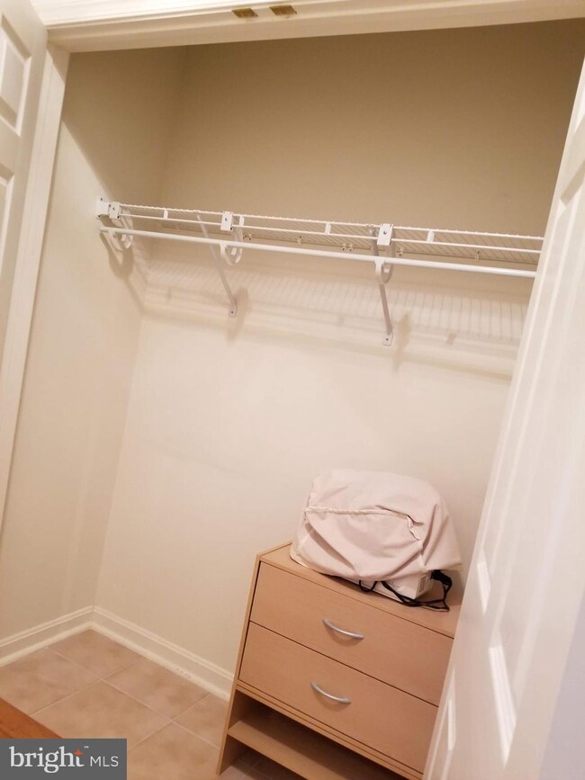 11333 Westbrook Mill Ln unit 201, Fairfax, VA 22030 - photo 7