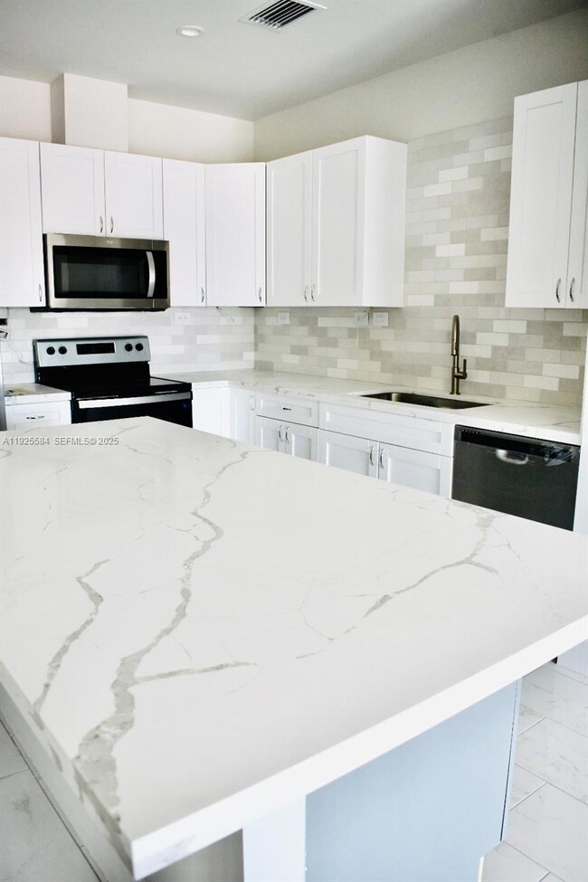 29 Palmetto Dr unit 6, Miami Springs, FL 33166 - photo 2