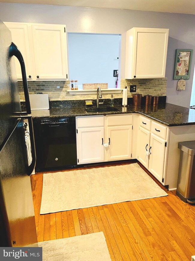 519 Carousel Cir, Norristown, PA 19403 - photo 7