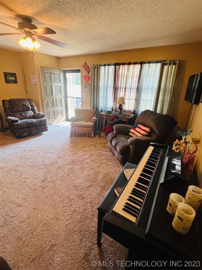 901 Cherokee St, Vian, OK 74962 - photo 3