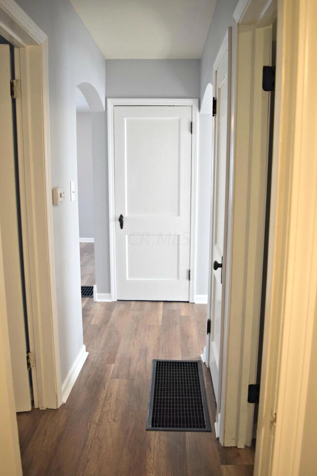 257 N Kellner Rd, Columbus, OH 43209 - photo 3