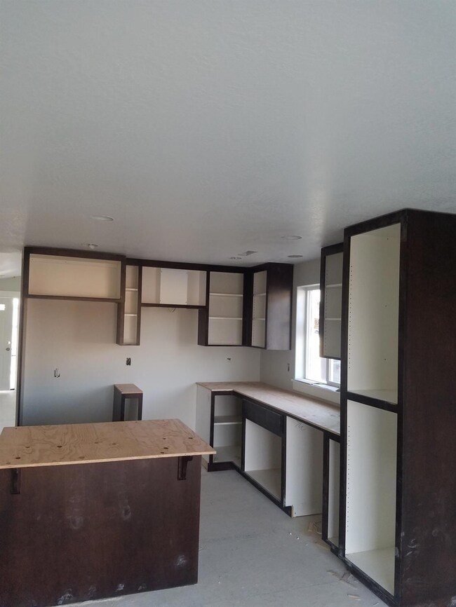 3847 Valley Meadows Dr, White City, OR 97503 - photo 4