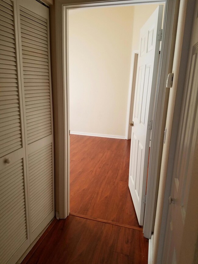 3219 Laurel Ridge Cir, Riviera Beach, FL 33404 - photo 7