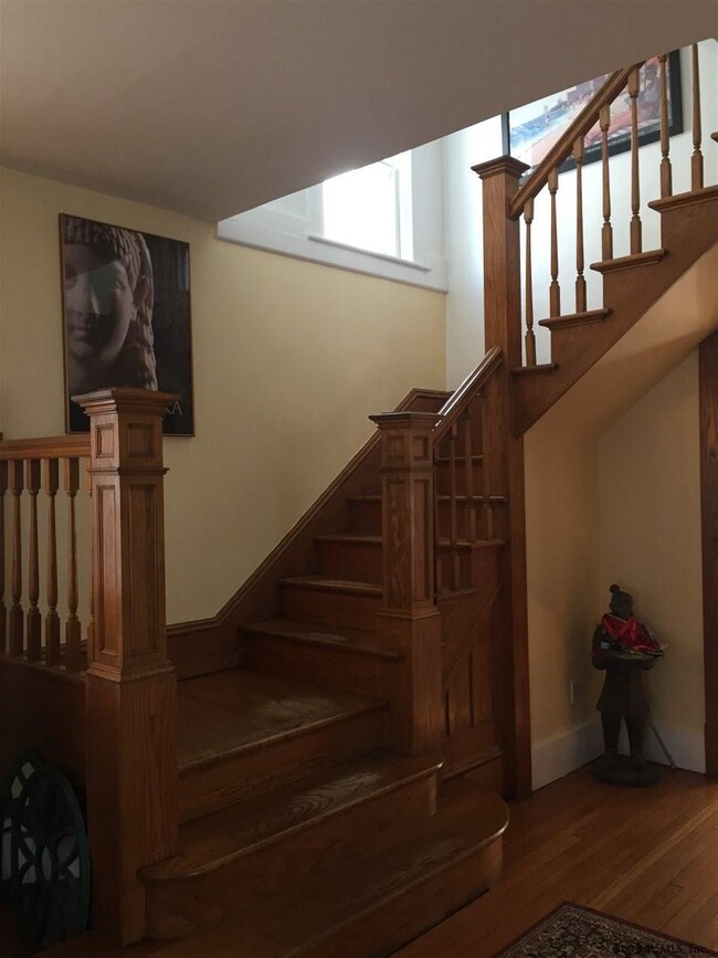 564 Mercer St, Albany, NY 12208 - photo 3