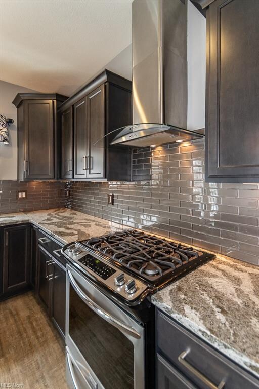Upgraded appliances, gorgeous backsplash!