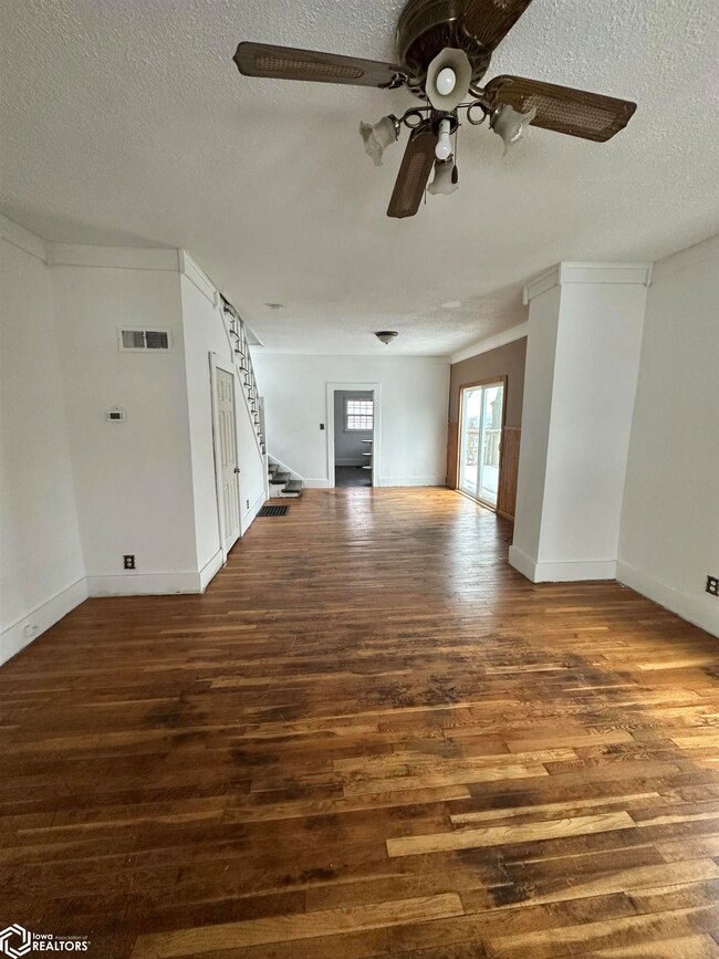 222 W Maple Ave, Ottumwa, IA 52501 - photo 3