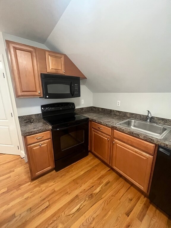 164 Ash St unit 3, Waltham, MA 02453 - photo 2