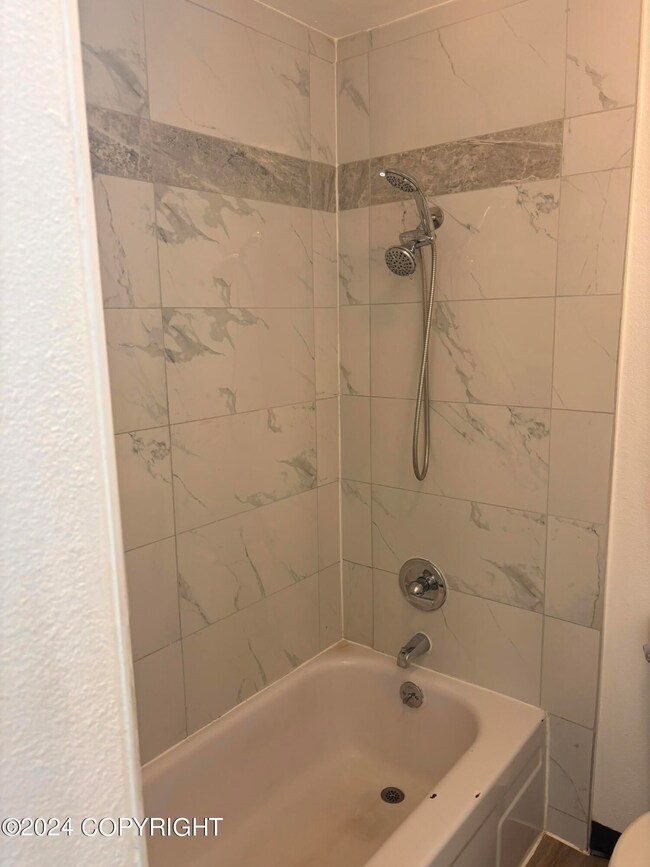 1425 W 40th Ave unit 3, Anchorage, AK 99503 - photo 5