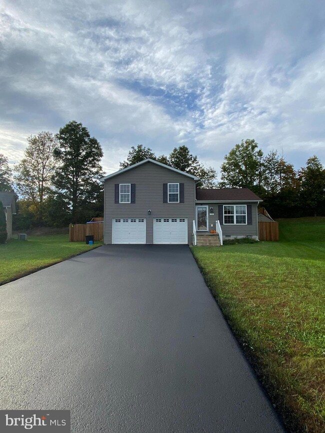 250 Freight Car Cir, Bunker Hill, WV 25413 - photo 2