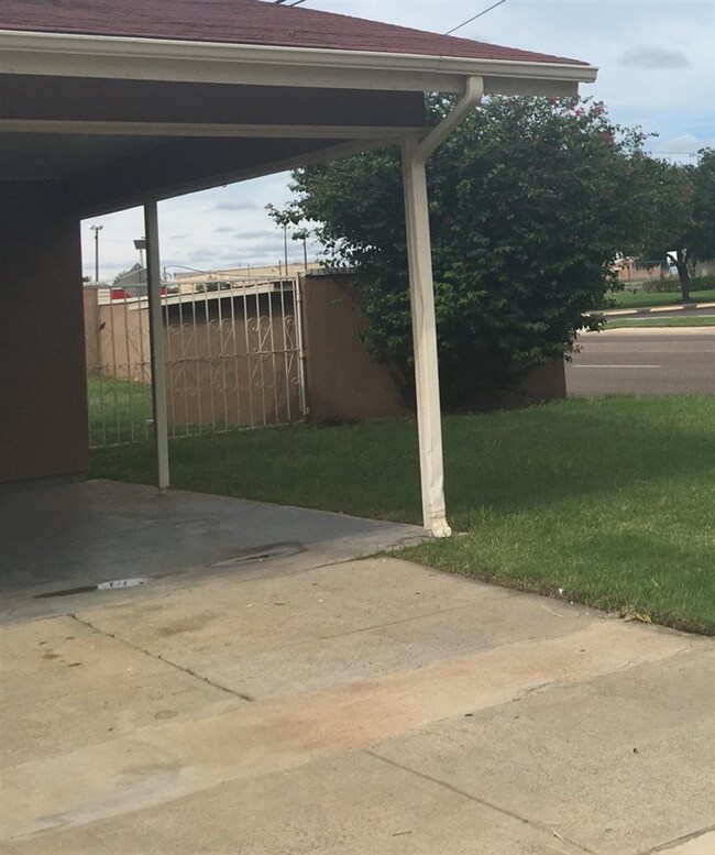 626 Birchwood Ln, Laredo, TX 78041 - photo 2