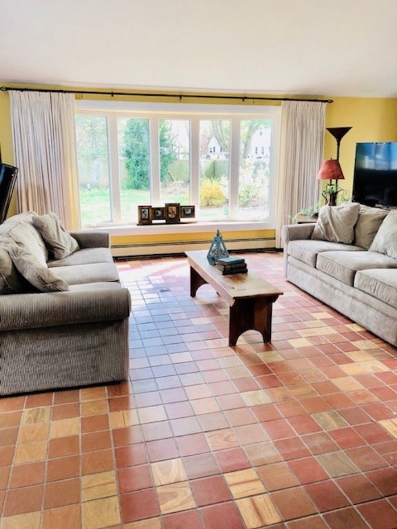 3 Laurel Ln, Barrington, RI 02806 - photo 2