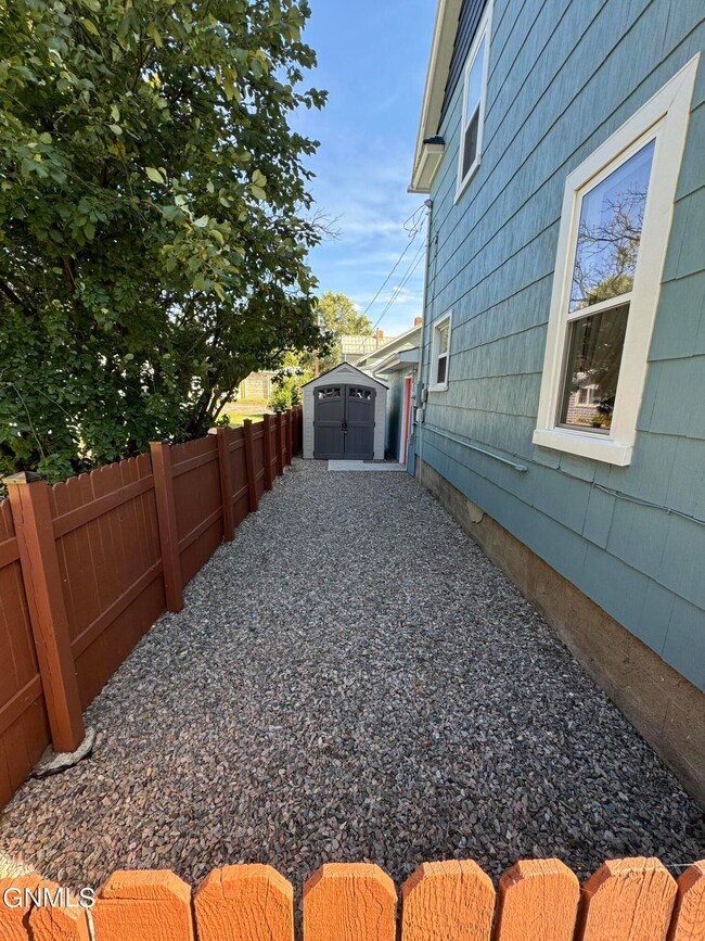 210 4th St NW, Mandan, ND 58554 - photo 7