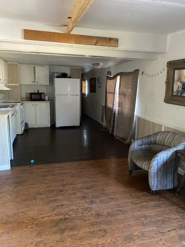 1005 NE 3rd St, Carrabelle, FL 32322 - photo 2