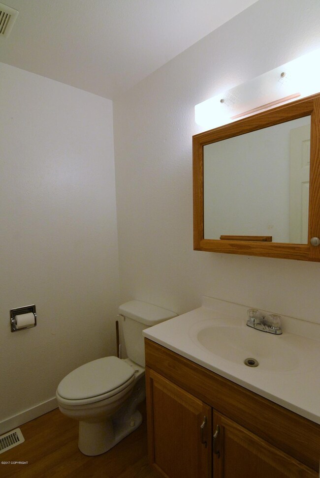 Lower level 1/2 bath