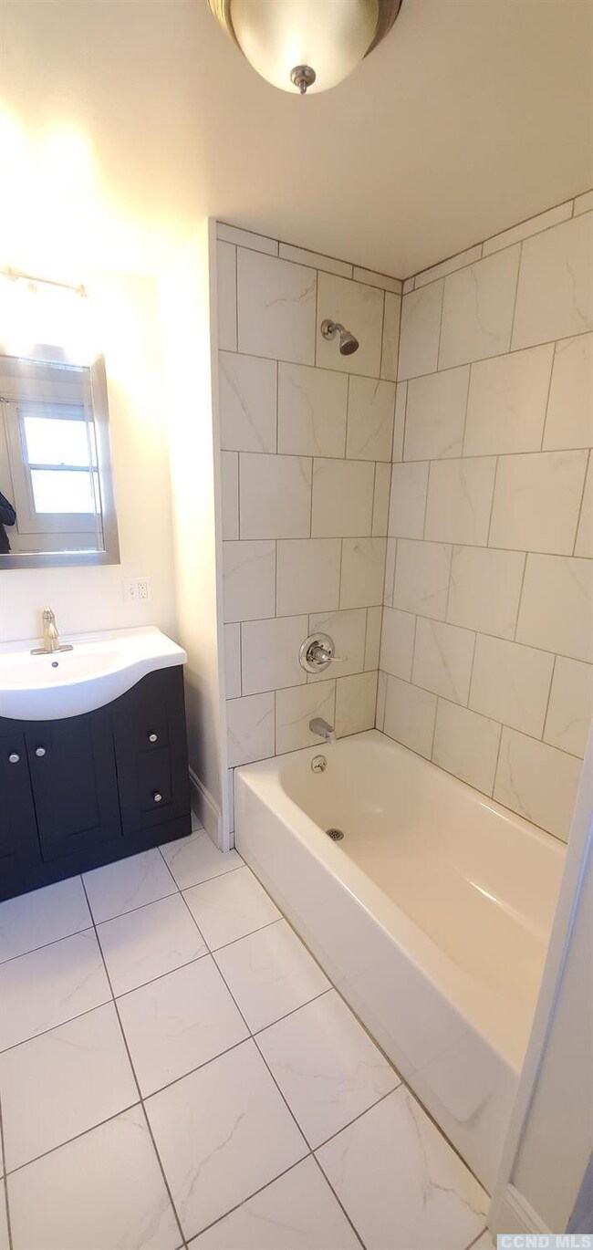 808 Warren St unit 1R, Hudson, NY 12534 - photo 5