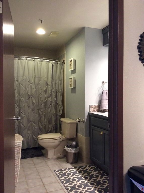 Beautiful remodeled bath!  ENJOY!!!
