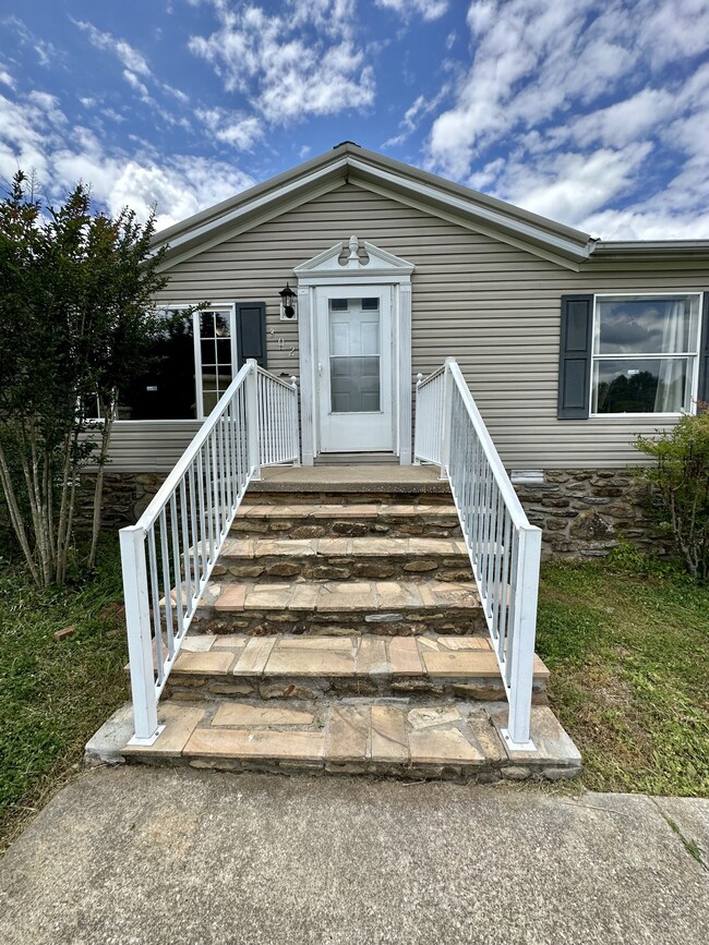 302 Pointe Ln, Lafayette, TN 37083 - photo 4