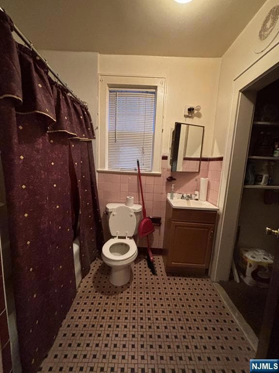 1st Floor Bathroom