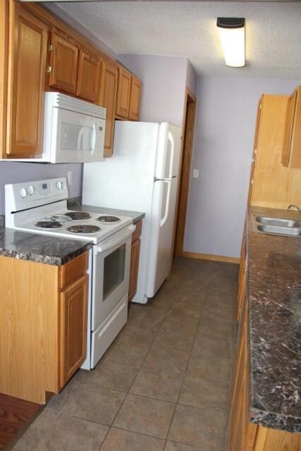 1007 W 2nd St S, Newton, IA 50208 - photo 6