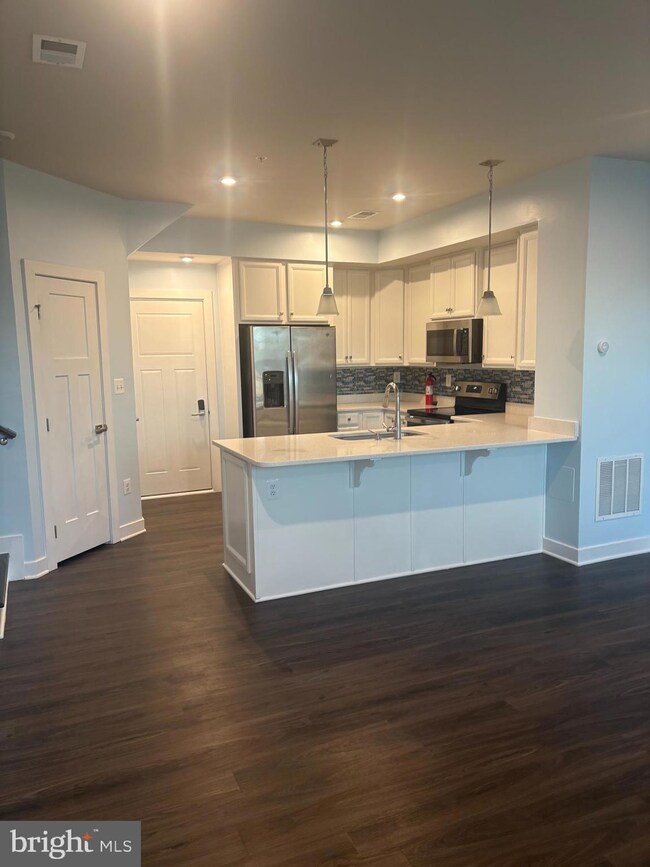 10050 American Pharoah Ln unit A, Laurel, MD 20723 - photo 4