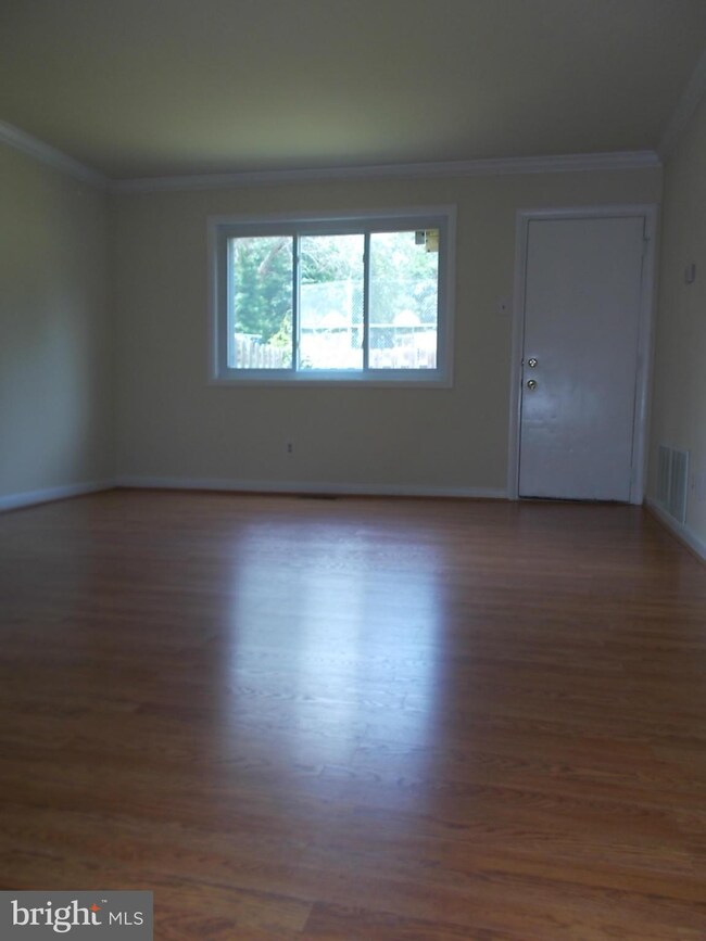 14414 Bel Pre Dr, Silver Spring, MD 20906 - photo 2