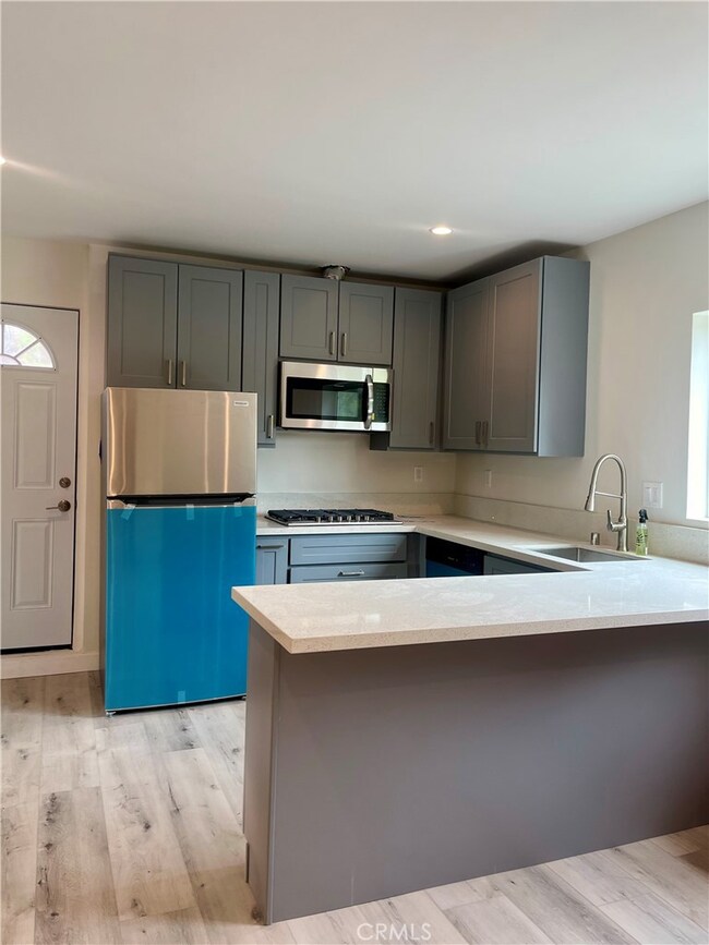 20757 Clark St, Los Angeles, CA 91367 - photo 2