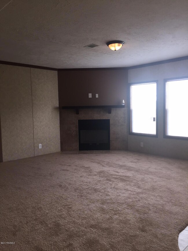 1023 Latiolas-living room