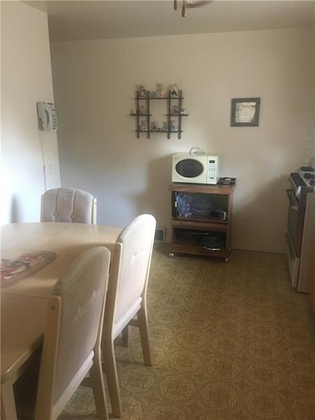 Large EIK with refrigerator, stove and microwave i